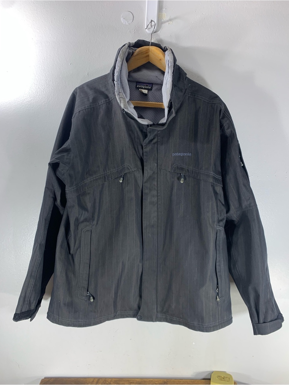Patagonia Men’s Large Jacket Black Gray Fleece Lined Full Zip Outdoor Vin